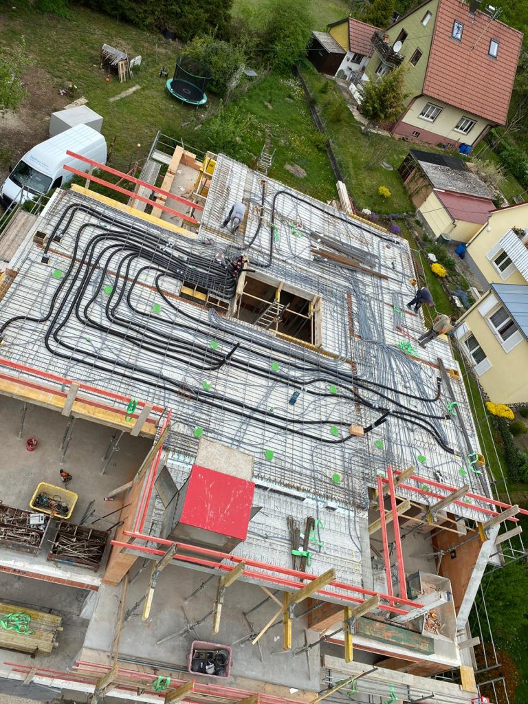 Installationsleitungen auf der Baustelle