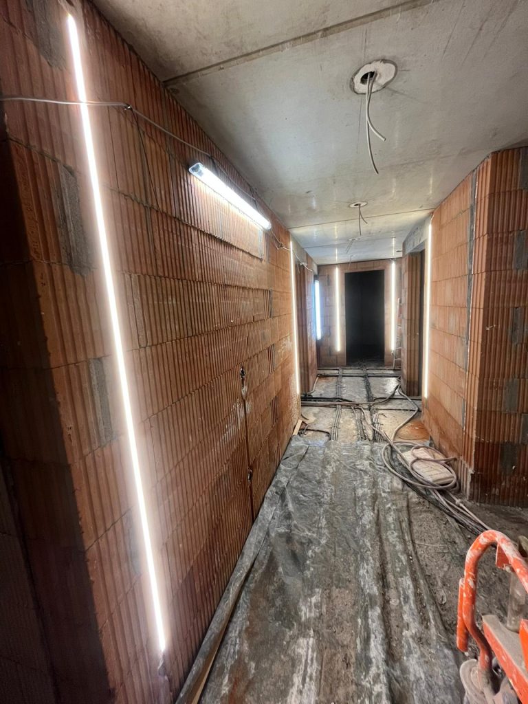 Deckenbeleuchtung im Rohbau