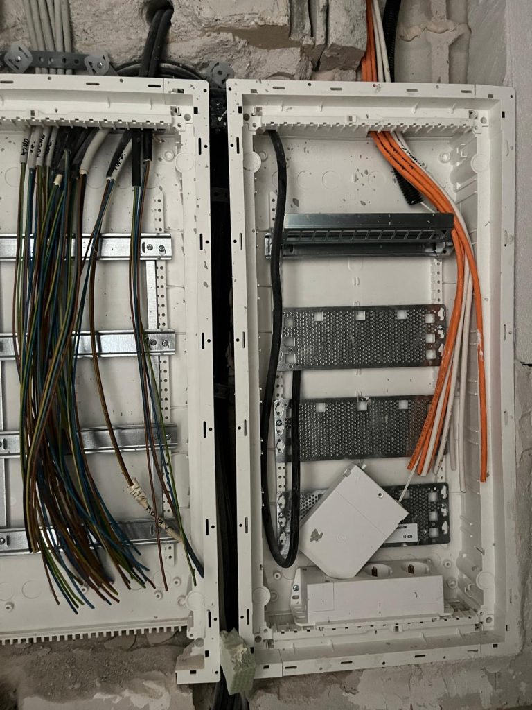 Leitungszuführung zur Verteilung
